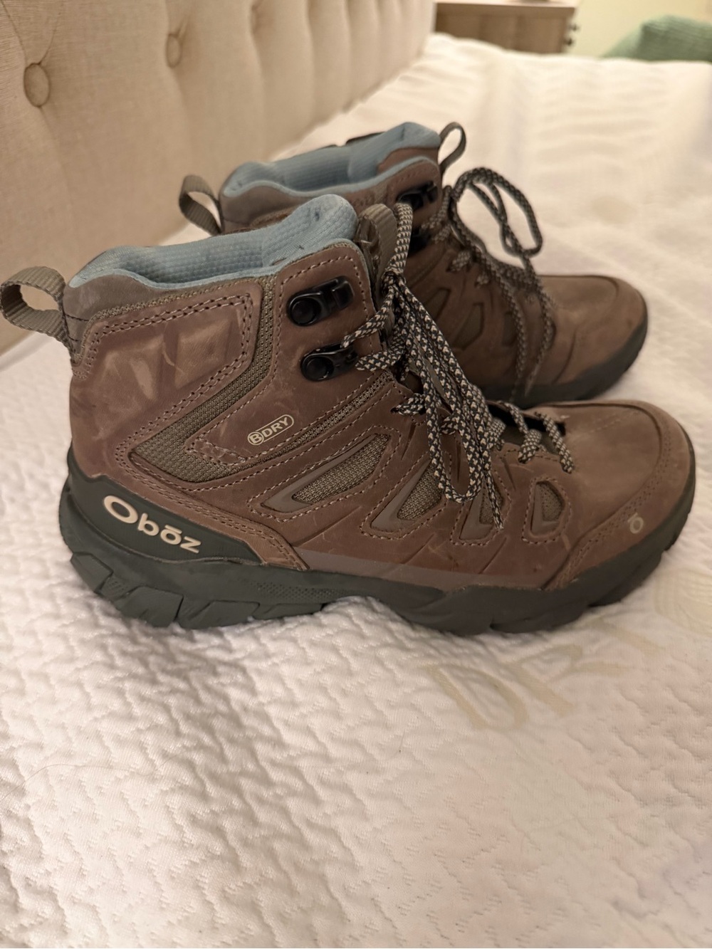 Oboz Women's Brown Lace-Up Hiking Boots - Supportive Mid-Height Trail Boot